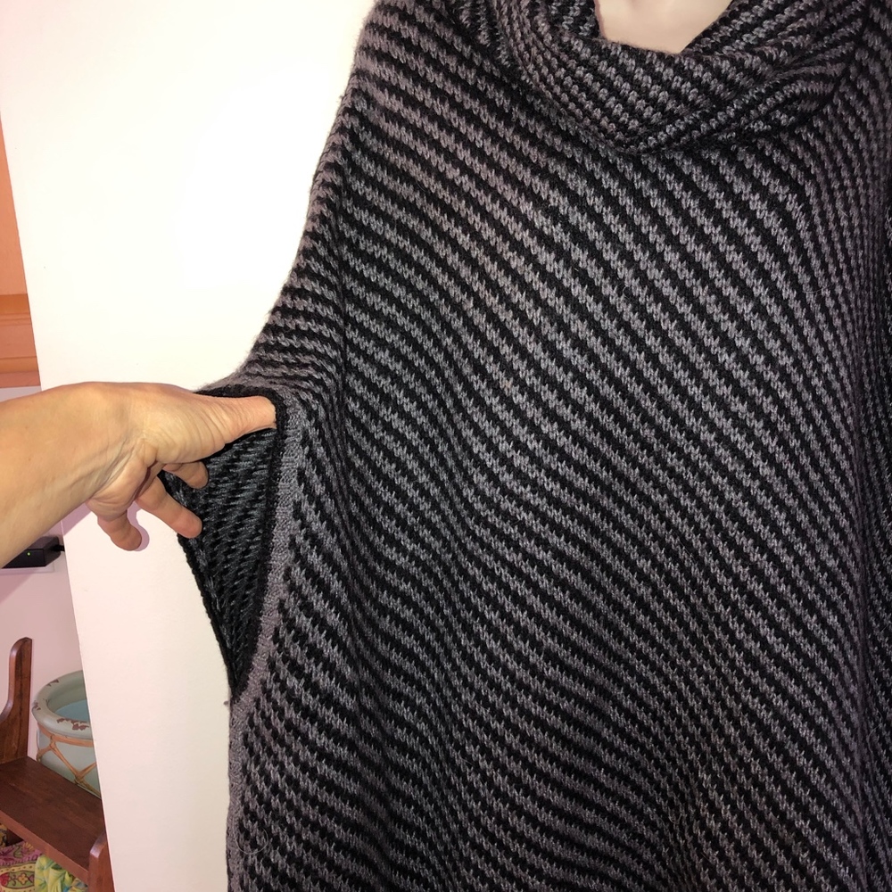 Gap Gray/Black Patterned Cowl Sweater Cape - image 2